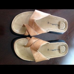Thom McAn Tan Leather Flip-Flop